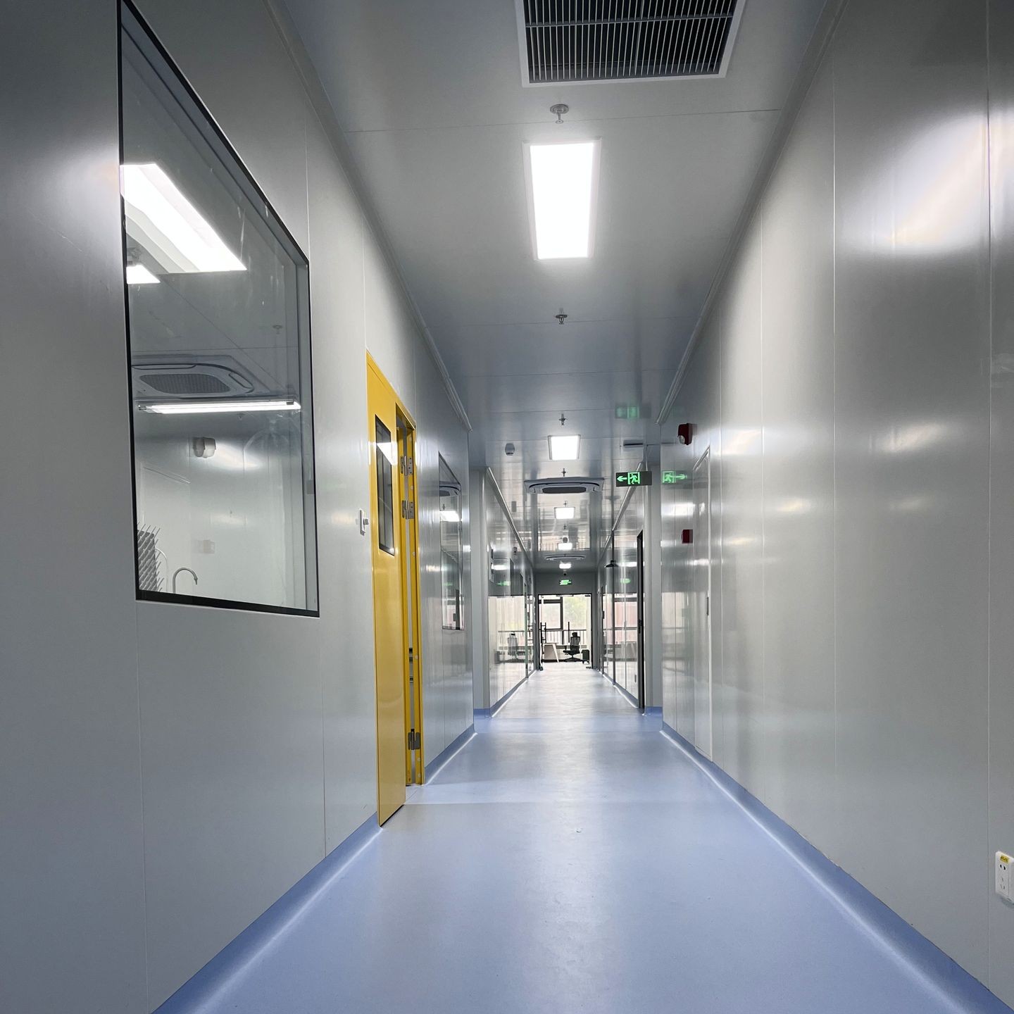 从地面到门窗，这间实验室的“洁净密码”藏在这三个细节里